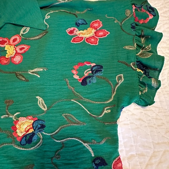 Dashing Green Floral Embroidered Button Down Shirt - Picture 3 of 10